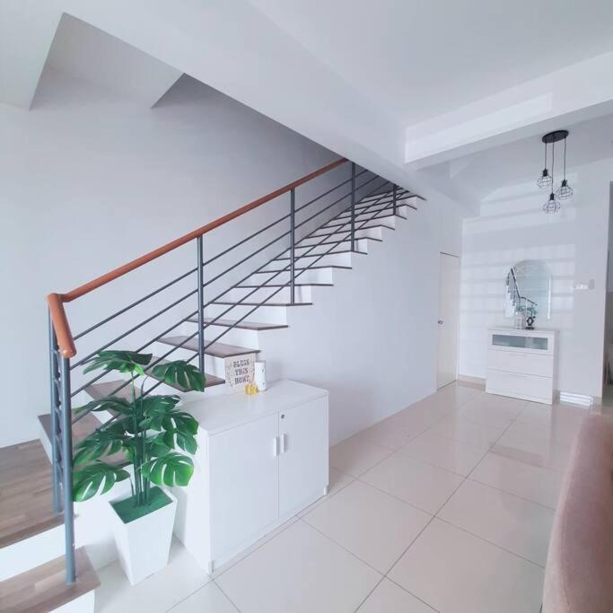 Prima Guest House - Puncak Alam Homestay Mus-Lim Friendly Bandar Puncak Alam Zewnętrze zdjęcie
